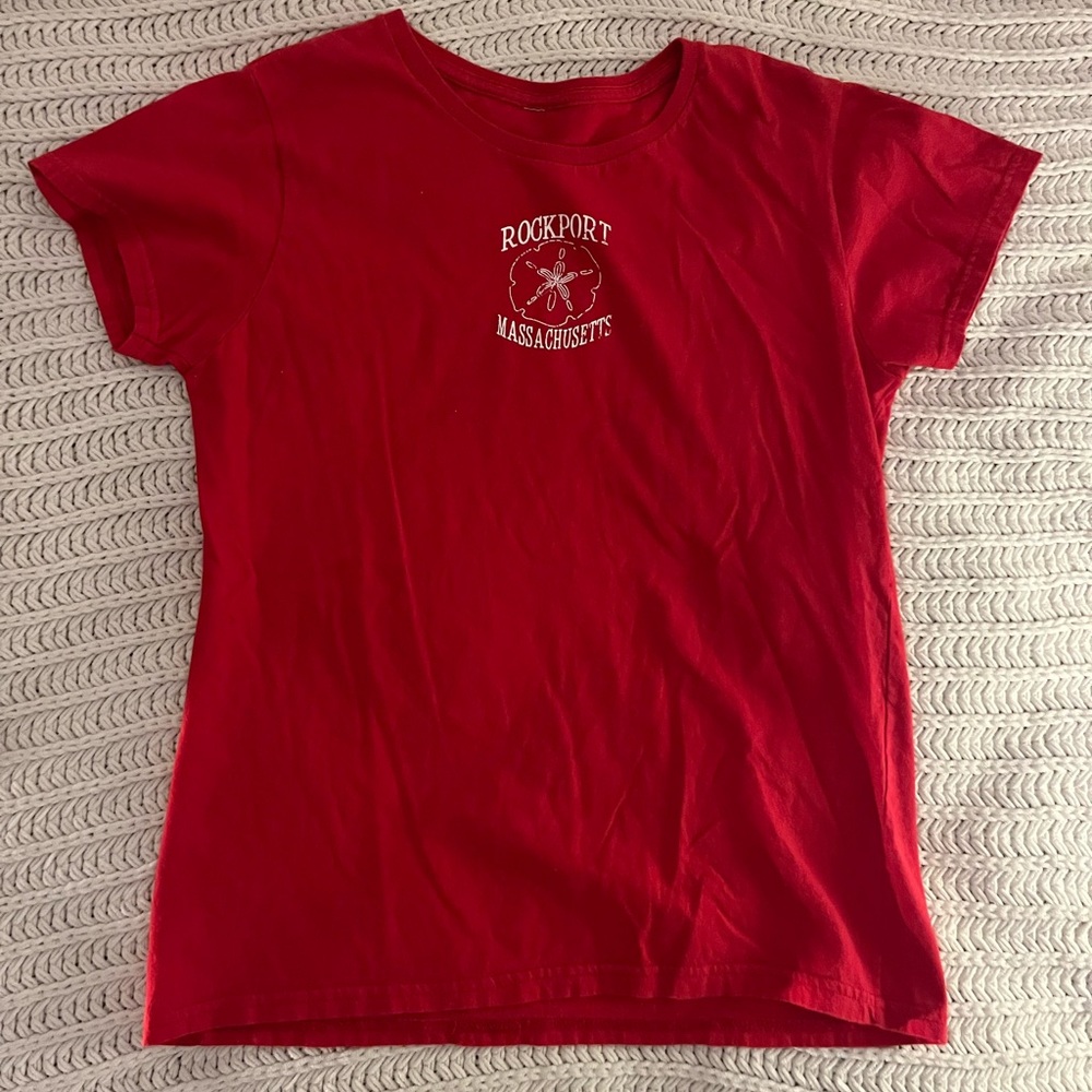 Small Rock Port Massachusetts red t-shirt
